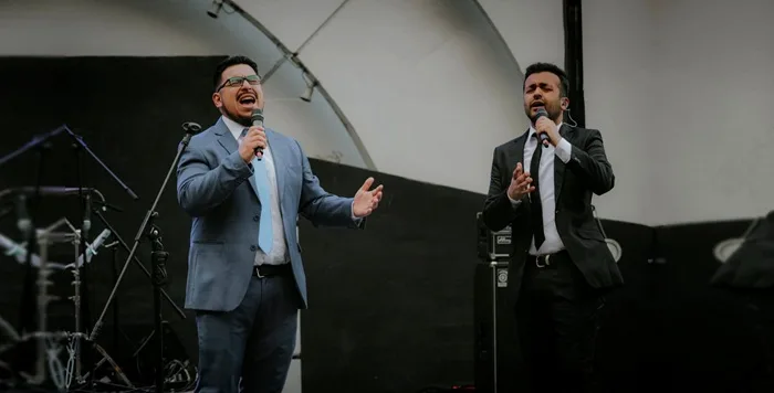 Miguel Asenjo como cantante de la Orquesta Huambaly 2018