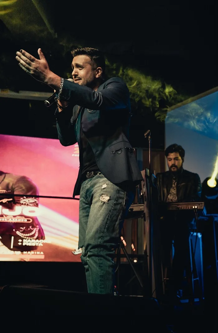 Miguel Asenjo en concierto íntimo Asenjo Voz y Piano, Concepción 2023